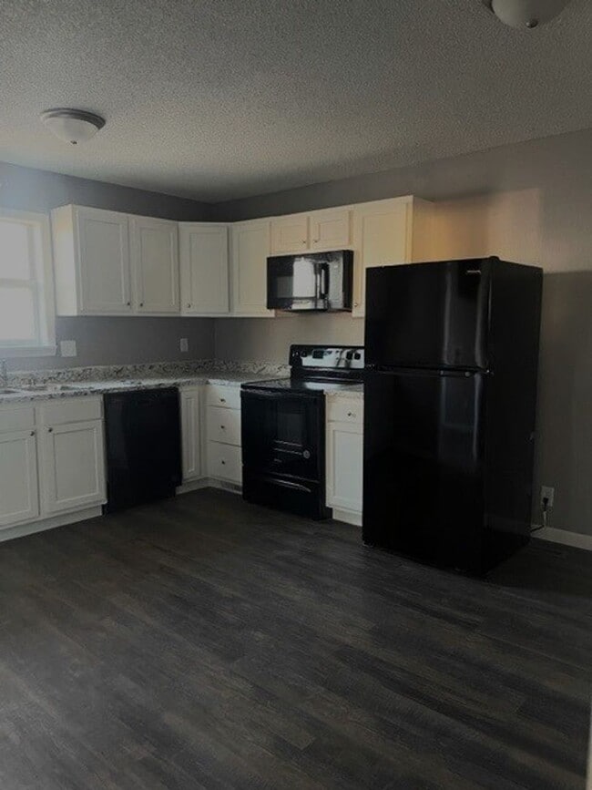 Building Photo - 3402 S Leonine Rd