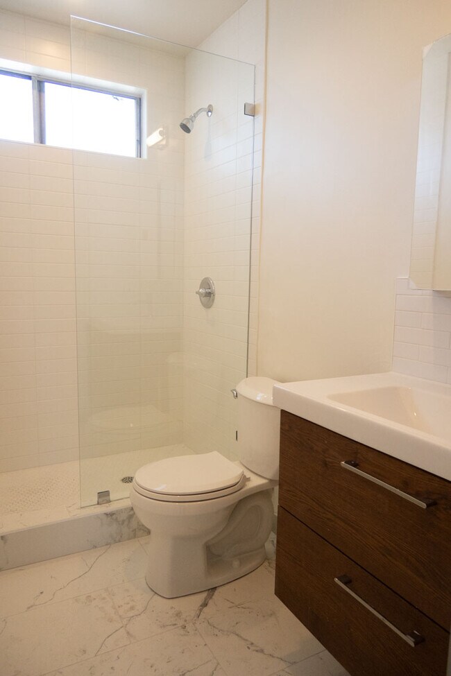 Foto del edificio - Carlyle Apartments