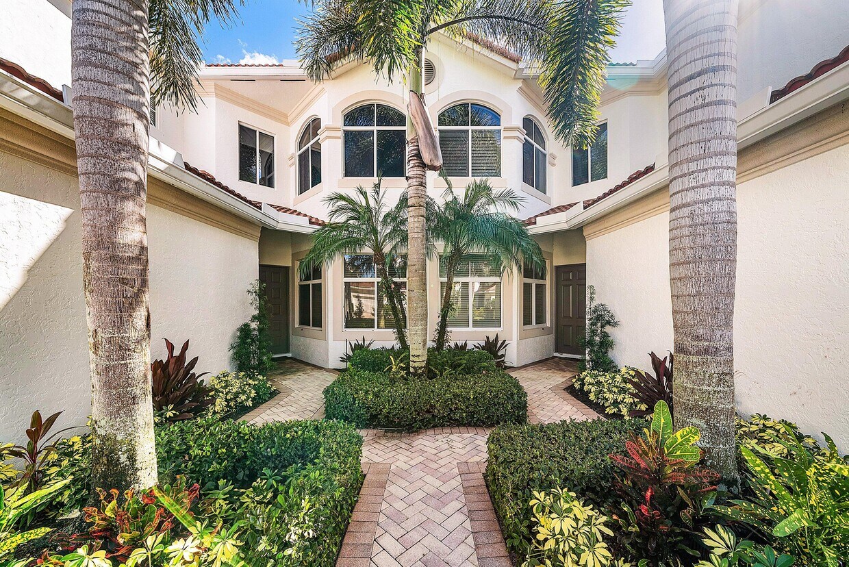 Foto principal - 106 Palm Bay Dr