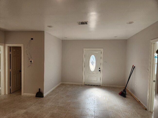 Building Photo - 21118 Walnut Dr