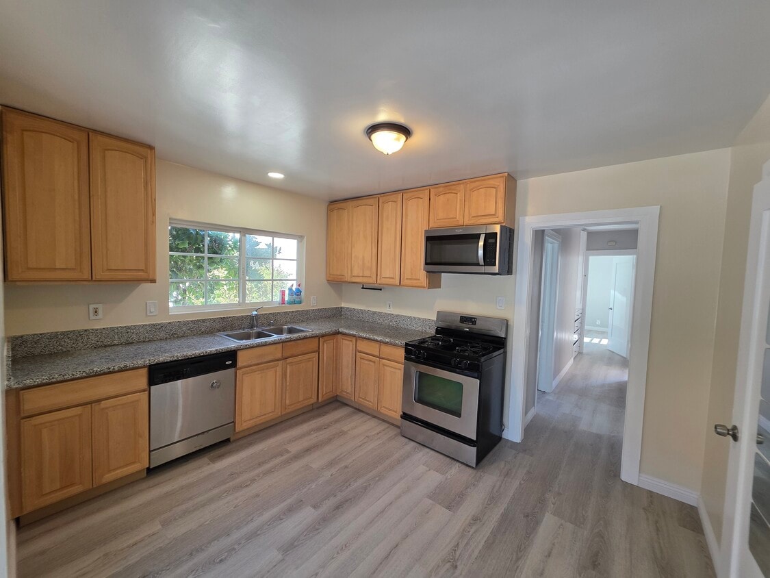 Photo - 270 Newport Ave (Long Beach, CA)