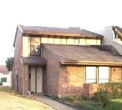 Building Photo - 4138 Towngate Blvd