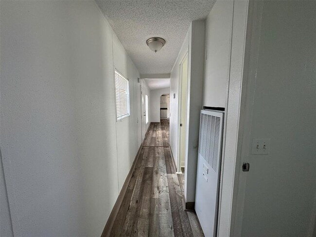 Building Photo - 16206 Wood Dr