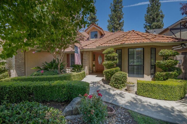 Foto del edificio - 4/2 with Pool near Clovis West High School