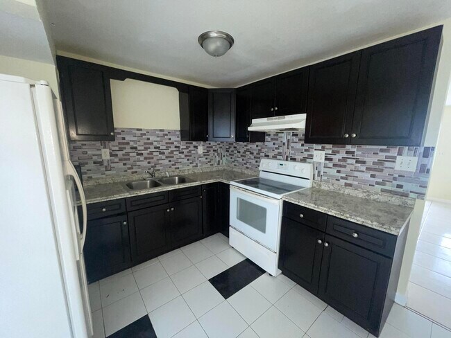 Foto del edificio - 5320 Harriet Pl