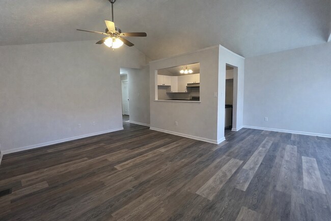 Foto del edificio - Spacious 3 Bedroom