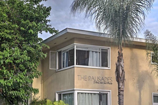 Building Photo - 8 3rd Pl