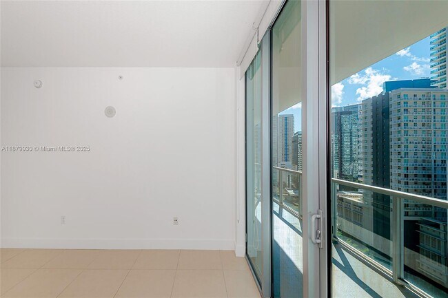 Foto del edificio - 1111 SW 1st Ave
