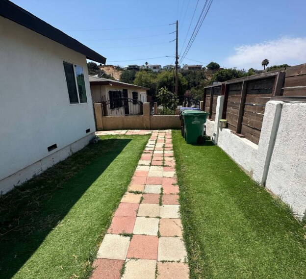 Foto del edificio - 415 Iona Dr