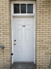 Building Photo - 108 Main St