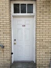 Building Photo - 108 Main St