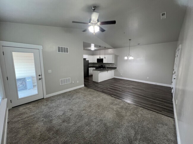 Foto del edificio - 3696 W 1850 N