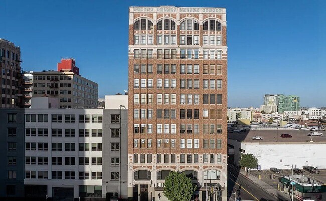 Foto del edificio - 315 E 8th St