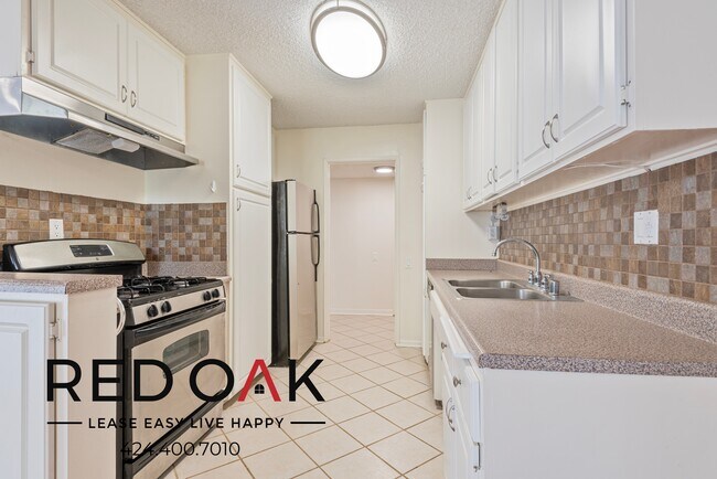 Building Photo - ~2 Weeks FREE~ Bright and Spacious Two Bed...
