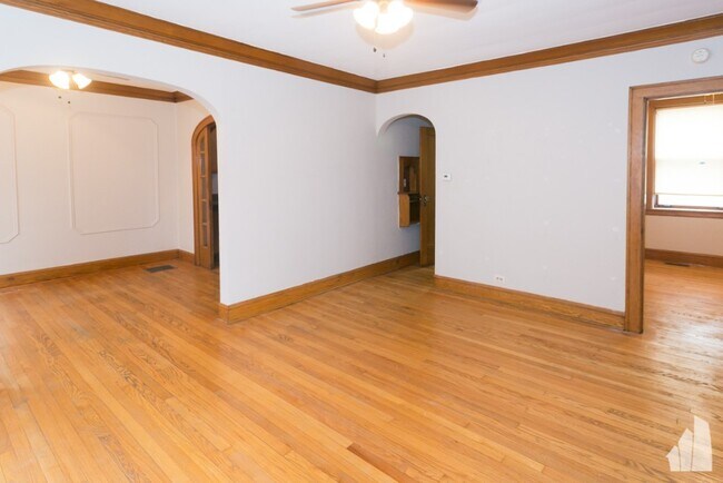 Foto del edificio - 3844 N Bernard St