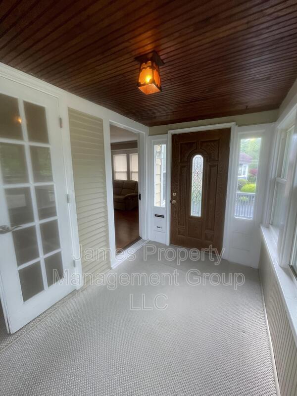 Building Photo - 433 East 164th Place