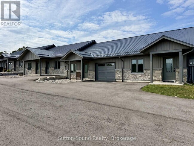 Photo du bâtiment - 18 Maple Golf Crescent