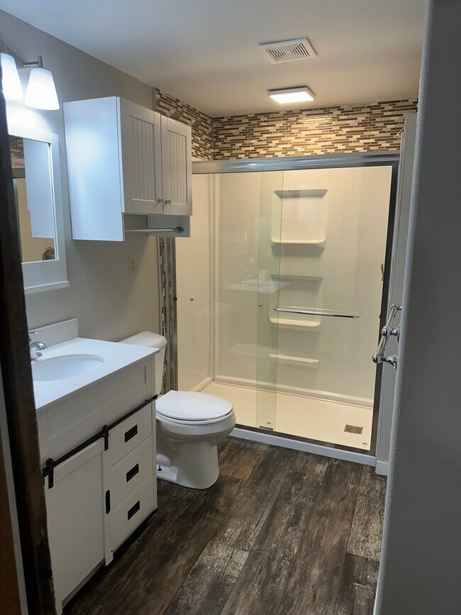 Baño principal - 307 N Mary St