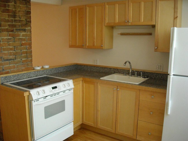 Building Photo - 299 Brackett St