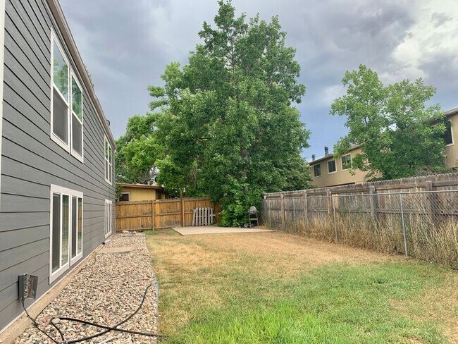 Foto del edificio - Recently Upgraded 2 Bedroom Apt Near Horsetooth!