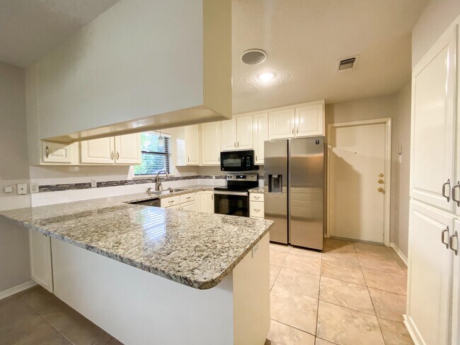 Foto del edificio - 610 Creek Dr