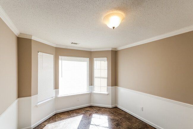 Building Photo - Stunning 2 Story Home!