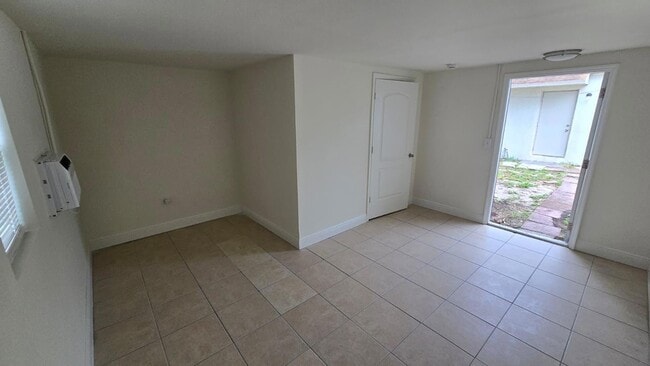 Foto del edificio - 632 W 2nd St