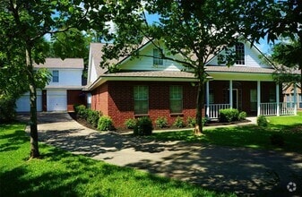 Building Photo - 2429 Chantilly Ln