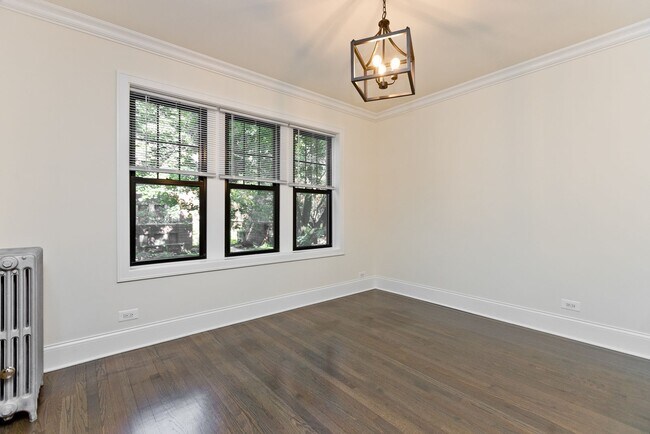 Foto del edificio - Large Front of Building One Bedroom