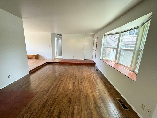 Building Photo - Redmond near Grasslawn Park & Microsoft 3 ...