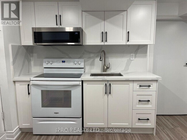 Building Photo - 755 Botany Hill Crescent