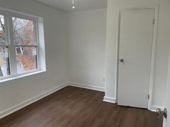 Dormitorio 1: Vista desde la ventana - 416 Old Beason Well Rd