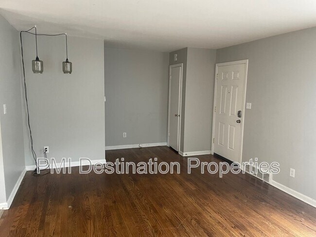 Foto del edificio - 6546 Metcalf Ave
