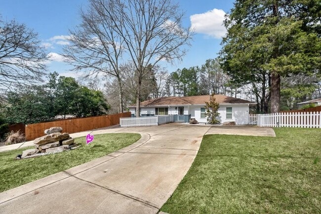 Building Photo - 414 Charles Pl