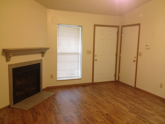 Sala de estar Pic 1 - 522 Pepperhill Ct
