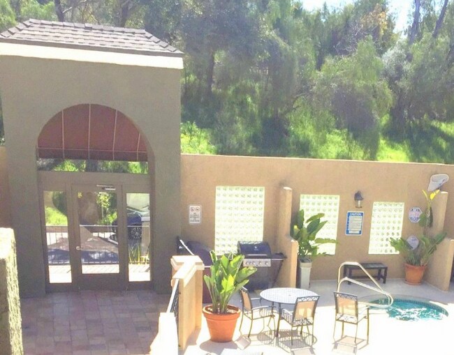 Building Photo - 22859 Del Valle St