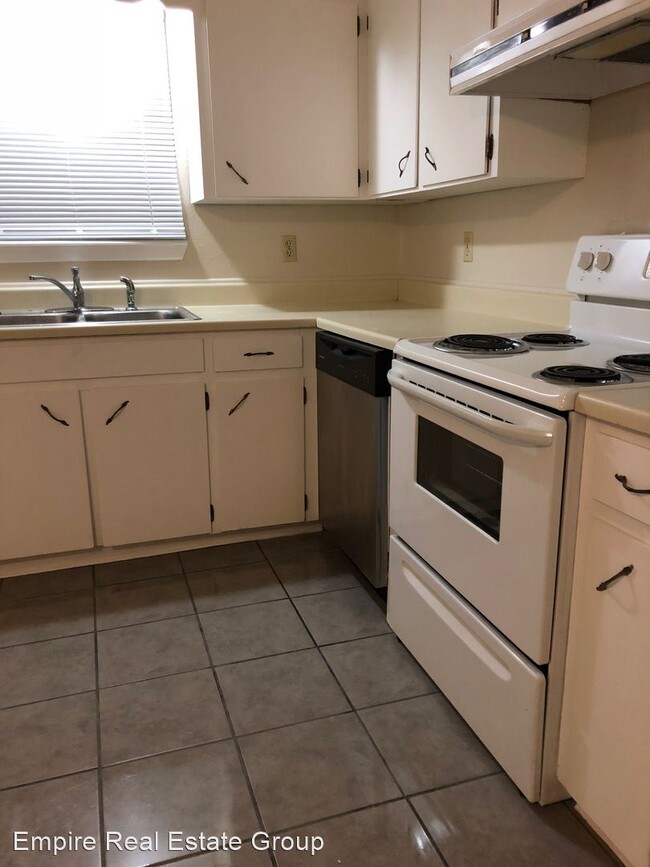 Building Photo - 2 br, 1 bath House - 727 W. Silver