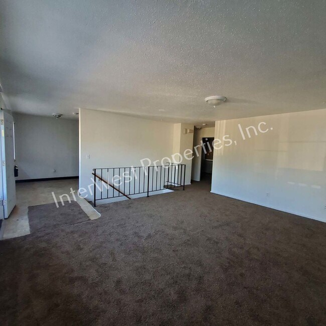 Foto del edificio - 11706 E Burnside St