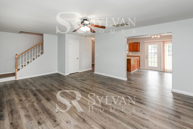 Building Photo - Do not miss the opportunity to view this l...