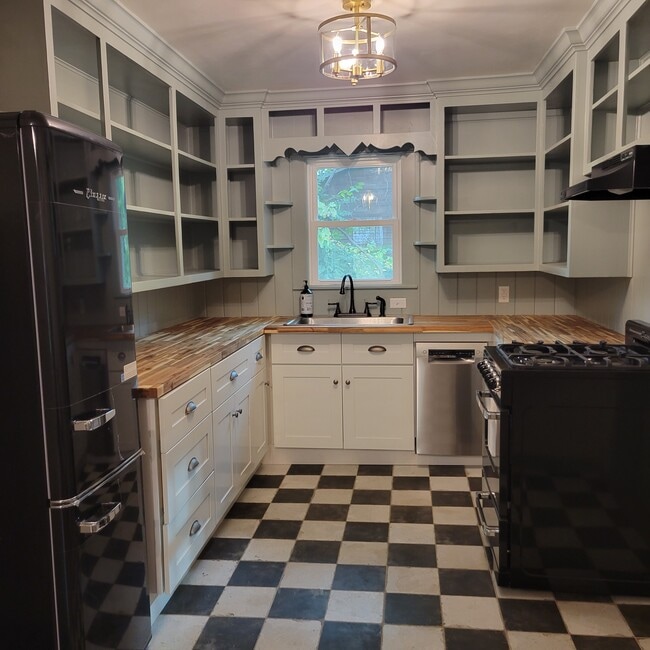 Foto del edificio - 1732 N Gregg Ave