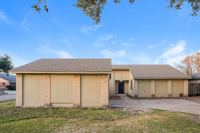 Building Photo - 4403 Pawnee St