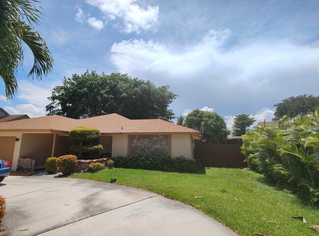 Building Photo - 616 White Water Dr