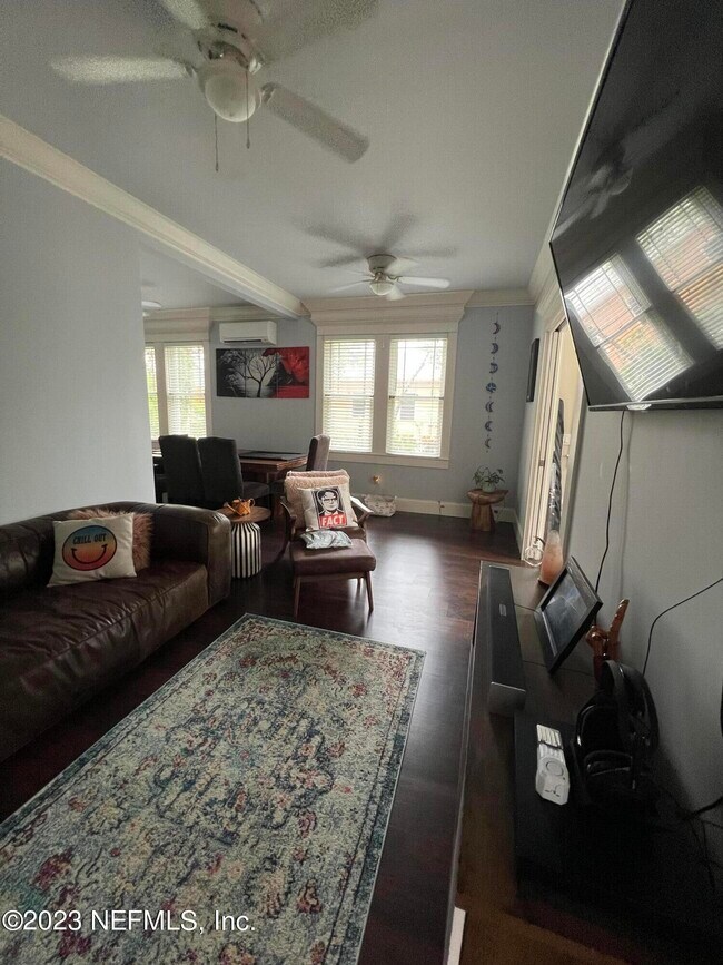 Building Photo - 305 St George St