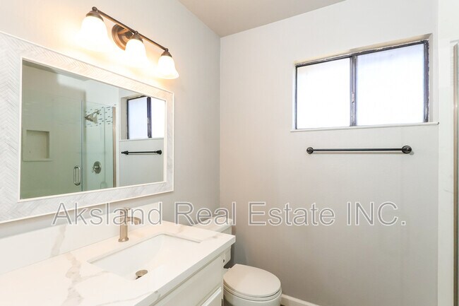 Foto del edificio - 1497 Claremont Dr