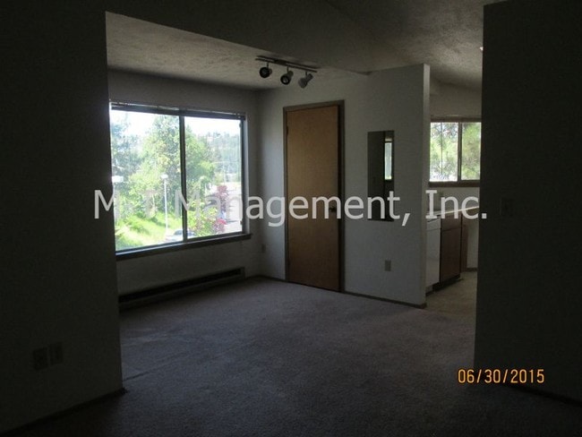 Building Photo - Middle floor 1 br/1 bath apt in Cedar Glen