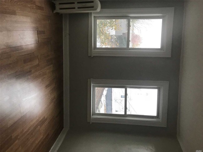 Foto del edificio - 214-77 Jamaica Ave