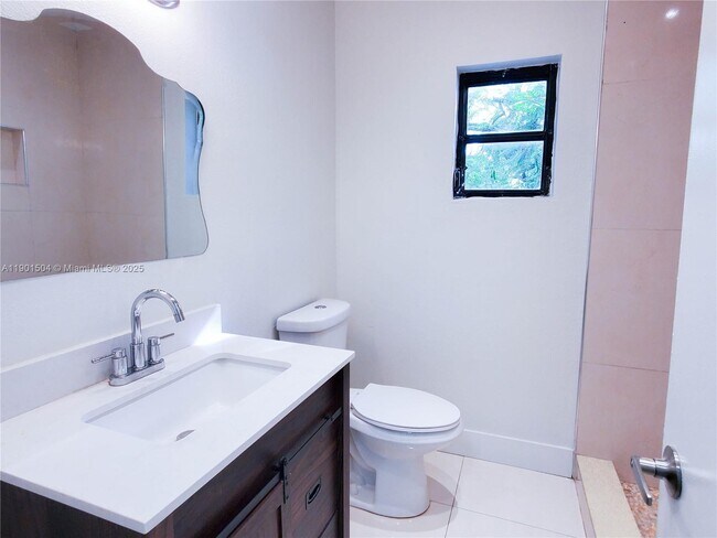 Foto del edificio - 1901 NW South River Dr