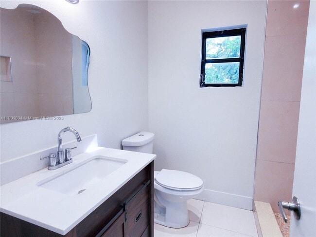 Building Photo - 1901 NW South River Dr