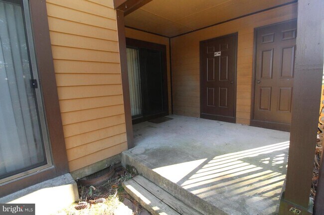 Building Photo - 29 Barclay Ct