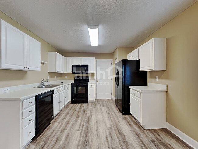 Building Photo - 208 Winding Willow Trl
